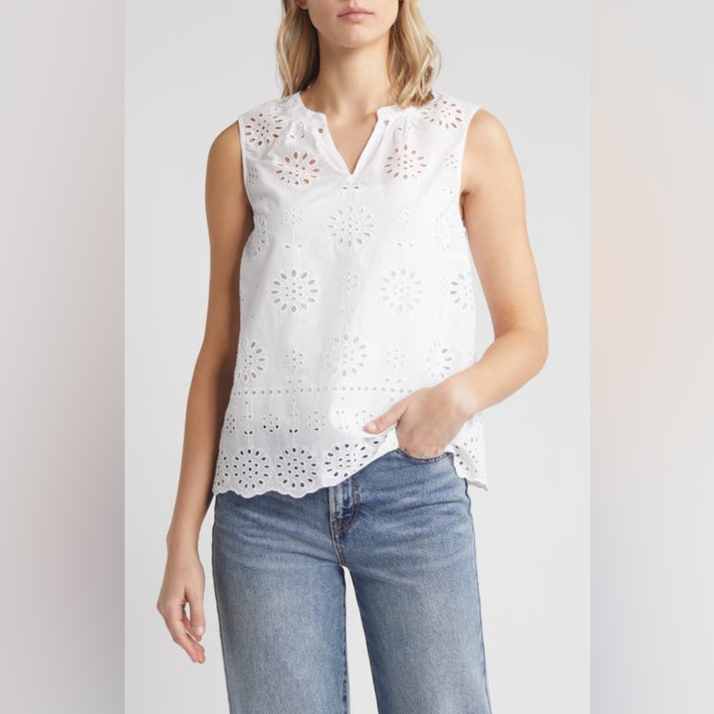Caslon Women’s Sleeveless‎ Eyelet Top in White Blazer Size Medium.
